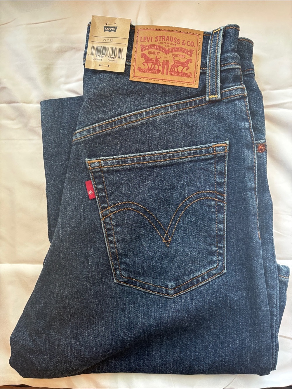 Levi's Women’s Straight Jeans with Tan Stitching